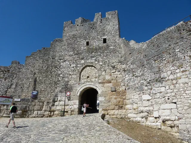 Het kasteel van Berat (Kala) boven de stad in Albanië