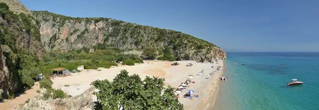 Gjipe strand en canyon bij Dhërmi