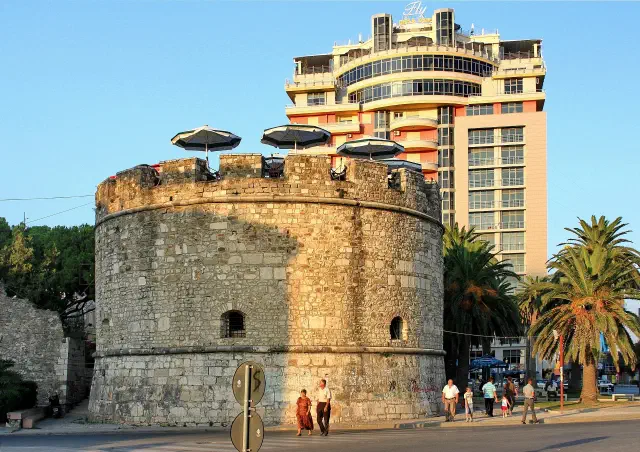 Venetiaanse ronde toren in Durrës Albanië