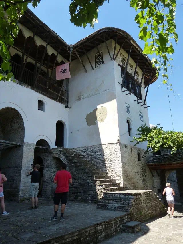 De Skenduli-woning in Gjirokastër De Skenduli-woning in Gjirokastër