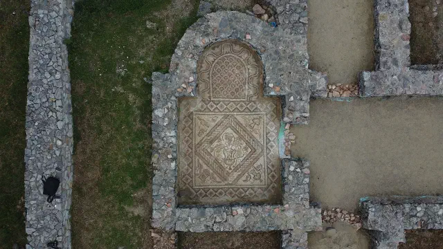De vroegchristelijke basiliek met de mozaïeken in Lin