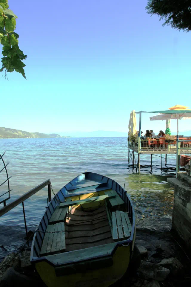 Zwemmen in het meer van Ohrid bij Lin