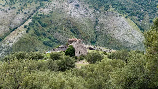 Sarajet e Ali Pashës, de Ali Pasha-toren bij Qeparo Sarajet e Ali Pashës, de Ali Pasha-toren bij Qeparo