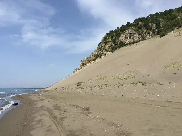 De zandduinen van Rana e Hedhun bij Shëngjin