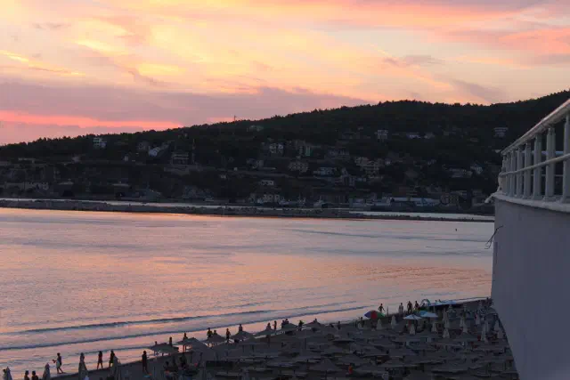 Het brede zandstrand van Shëngjin in Albanië