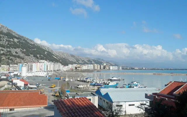 De vissershaven van Shëngjin