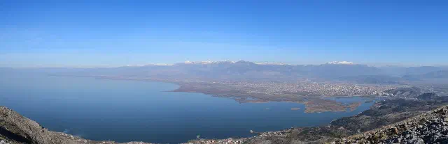 Het Shkodrameer bij Shkodër in Albanië Het Shkodrameer bij Shkodër in Albanië