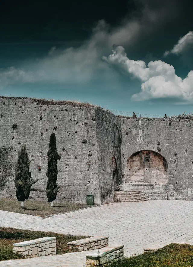 Het kasteel van Ali Pasha (Kalaja e Tepelenës) in Tepelenë